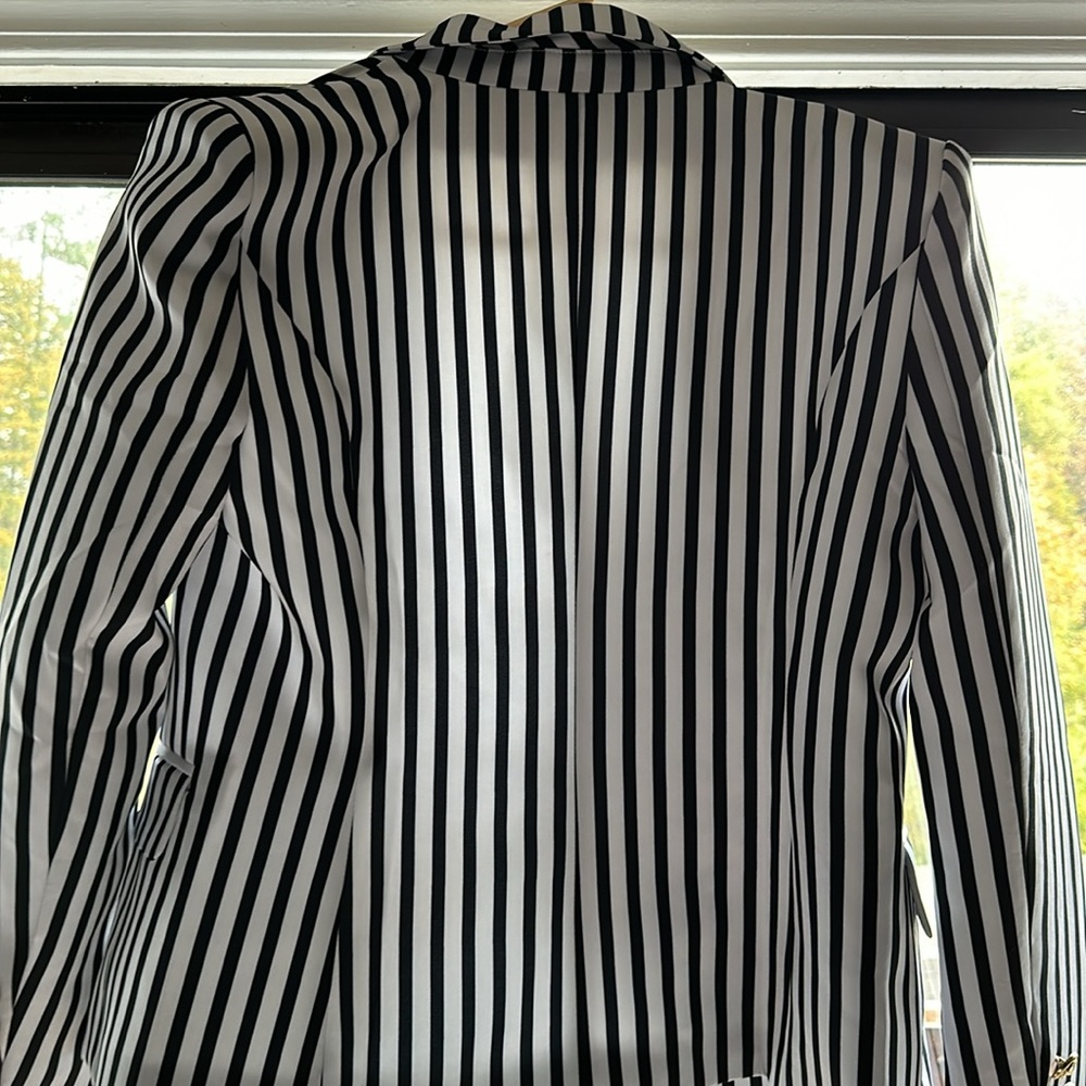 Blazer - Picture 3 of 3